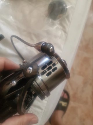 Molinete de pesca roto - pieza reemplazable