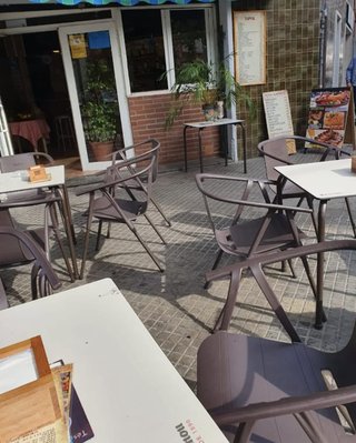 BAR -RTE EN TRASPASO CON TERRAZA ESQUINERO