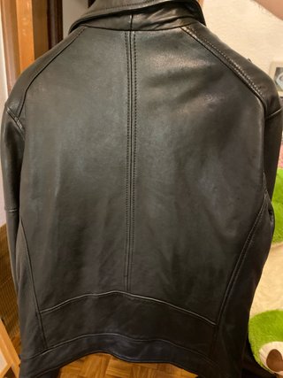 Cazadora de cuero ZARA negra