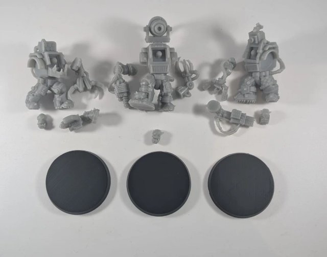 Orks - 3 Nobles Acorazados Orkoz Resina HD | Peana