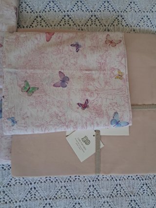 Juego de sábanas de algodón con mariposas.
