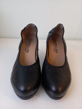 Zapatos negros de piel Pitillos