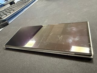 Samsung Galaxy Note 20 Ultra display con riga verd