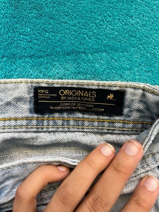 Pantalones tejanos desgastados