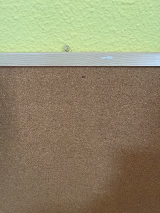 Pizarra de corcho con marco de madera