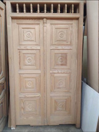Puerta de calle de madera