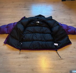 The North Face Nuptse Morado Negro
