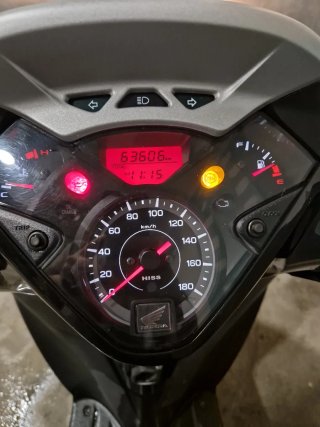 Honda SH 300i averiada