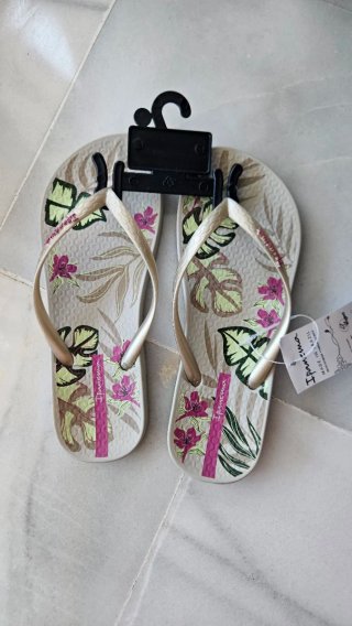Chanclas Ipanema Beige y Rosa Flores