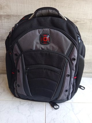 Mochila Wenger Negra y Gris