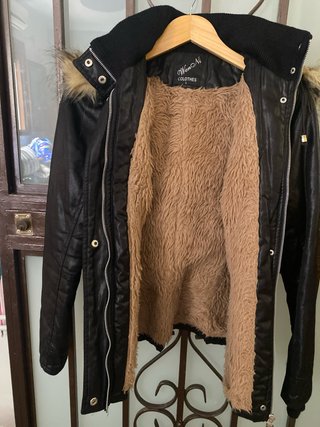 Chaquetón negro talla L con capucha