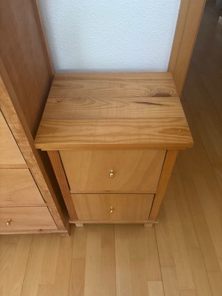 Sinfonier y mesilla de madera. BAnak