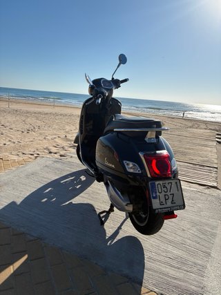 Vespa GTS Super 300 Negra