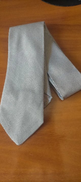 Corbata elegante gris plata estampado geométrico