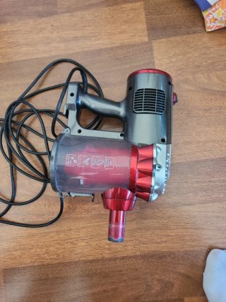 Aspirador Ariete Rojo con filo