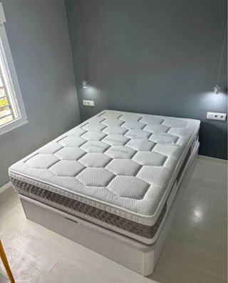 Base de cama y colchón