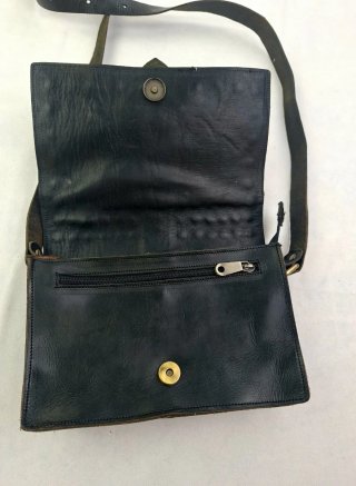 Bolso bandolera de cuero tachonado vintage