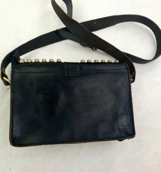 Bolso bandolera de cuero tachonado vintage