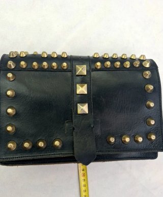 Bolso bandolera de cuero tachonado vintage
