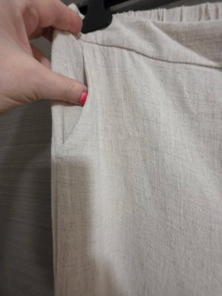 Pantalón de lino beige. Mas de talla M.