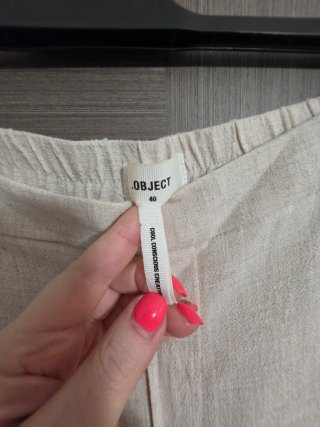 Pantalón de lino beige. Mas de talla M.