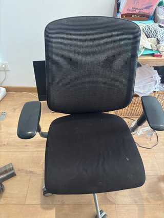 Silla de oficina ergonómica negra