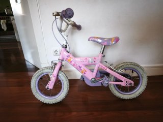 Bicicleta infantil morada y rosa con conejito