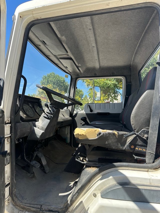 Nissan L35 Basculante 3500kg