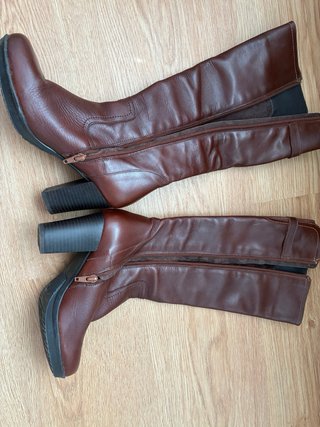 Botas de piel marrones altas
