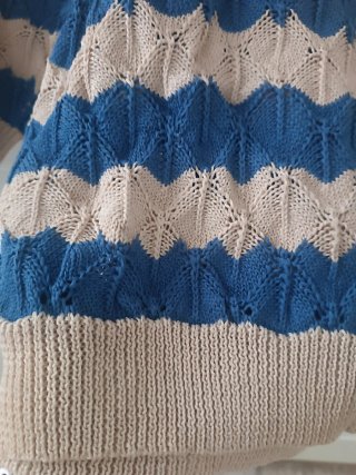 Top calado L azul y beige