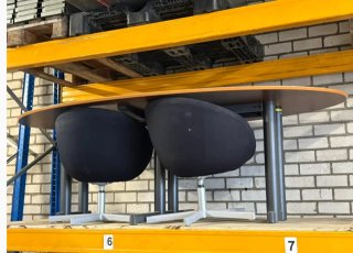Mesa de oficina ovalada con 2 sillas