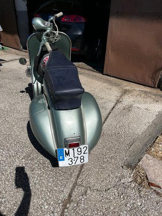 Vespa 125cc Verde Clásica