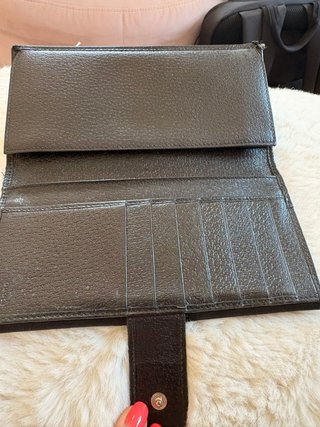Portafoglio Gucci nero con logo