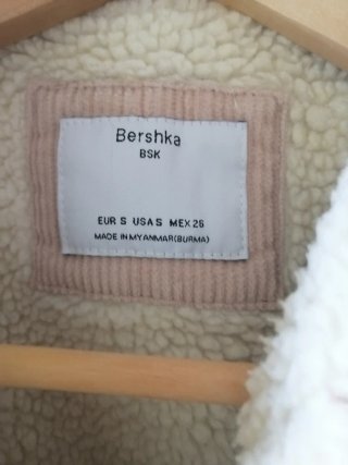 Cazadora pana Bershka con borrego