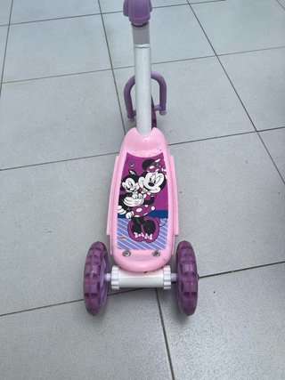 Moto y patinete Minnie Mouse