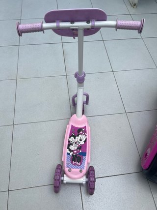 Moto y patinete Minnie Mouse
