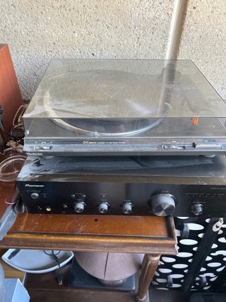 Tocadiscos Technics y Amplificador Pioneer