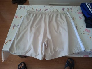 Pantalón corto Adidas beige