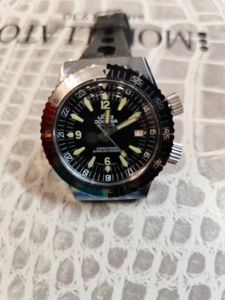 Reloj Diver Jowissa Super-Waterproof Negro y Pla