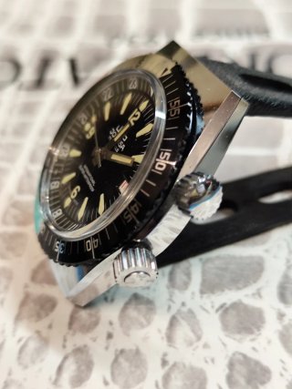 Reloj Diver Jowissa Super-Waterproof Negro y Pla
