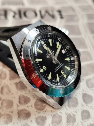 Reloj Diver Jowissa Super-Waterproof Negro y Pla