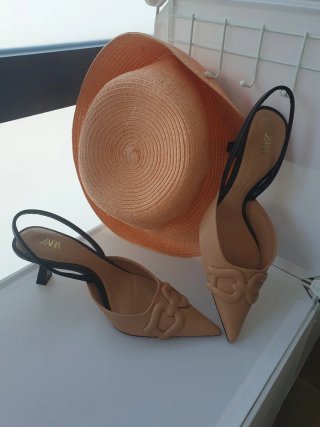 Zapatos Zara Talla 35 Beige/Marrón