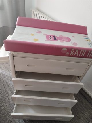 Cambiador bebé con bañera y cajones