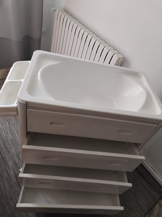 Cambiador bebé con bañera y cajones