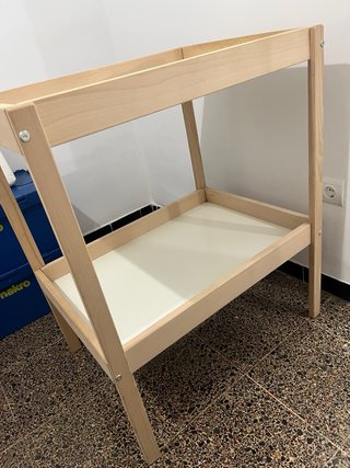 Cambiador IKEA madera y blanco