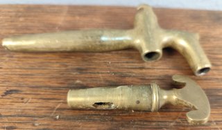 Grifo de bronce para bota siglo XIX