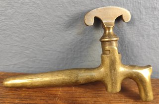 Grifo de bronce para bota siglo XIX