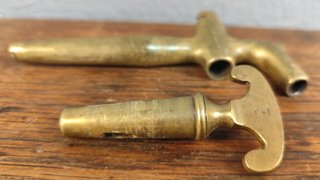 Grifo de bronce para bota siglo XIX