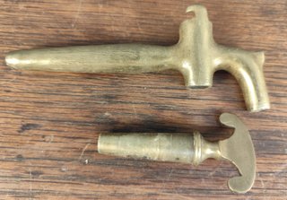 Grifo de bronce para bota siglo XIX