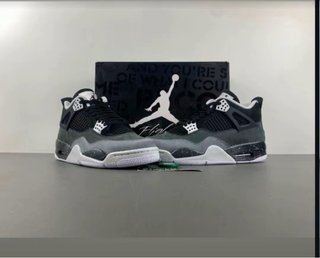 Zapatillas Jordan 4 Negras sin usar